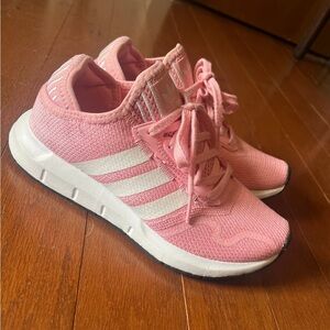 Adidas swift run sneakers